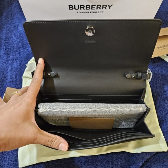 Brand New Burberry Wallet Bag With Tags and original receipt - Burberry - Picture 4 of 6